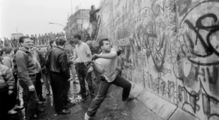 Berlin Wall Swinging