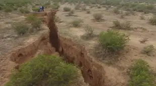 Giant Crack Arizona Depth
