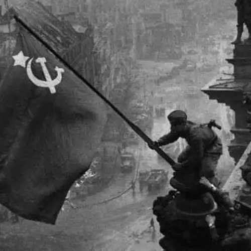 The Ten Most Iconic Photos Of The 1940s
