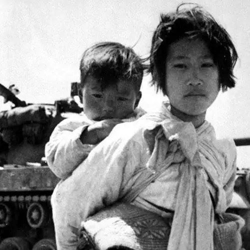 30 Heartbreaking Photos From The Korean War