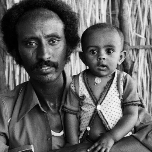 25 Photos of Surprisingly "Normal" Life in Sudanese Refugee Camps