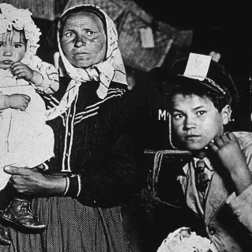 Poignant Ellis Island Photos That Convey The Hope And Hardship Of Coming To America