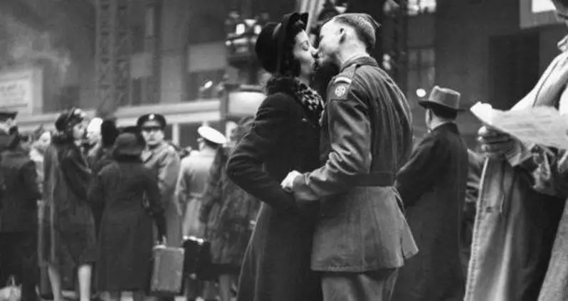 25 Heartbreaking Wartime Goodbyes Of Decades Past