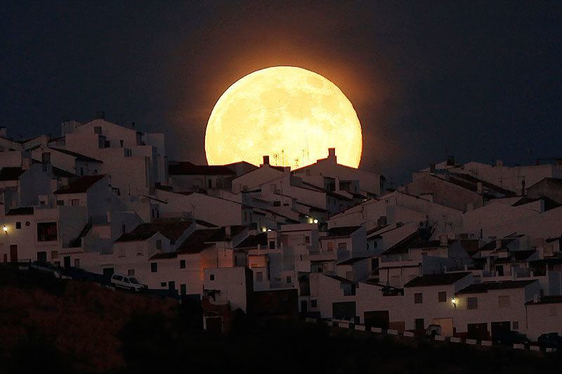 Supermoon 2014 Surprising Photos