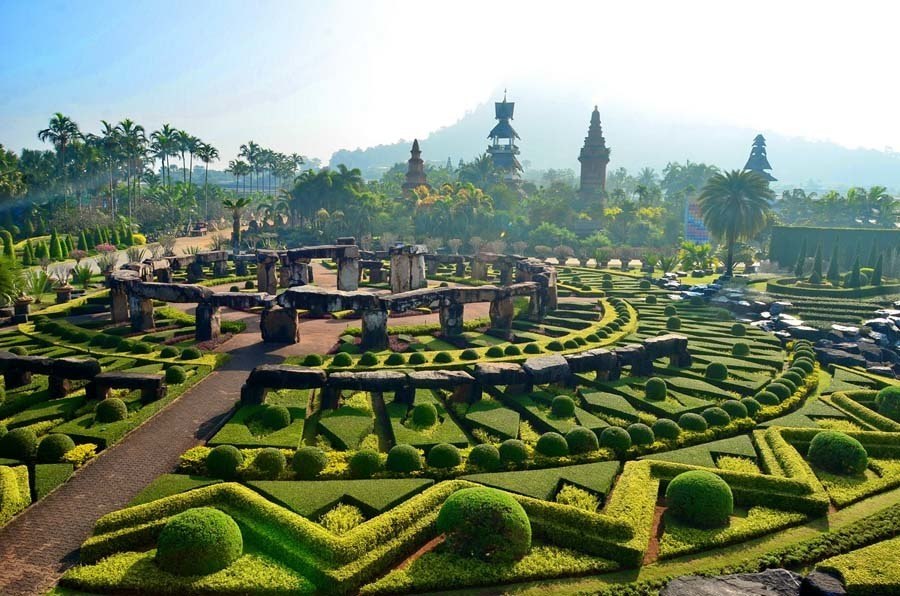 nong nooch henge stones