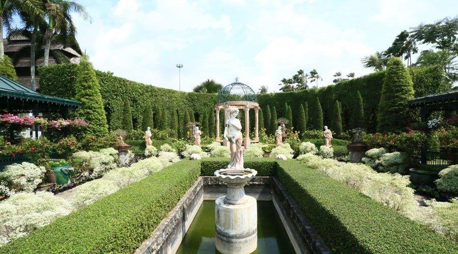 Statue Yard