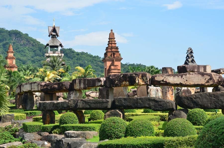 nong nooch stone monuments