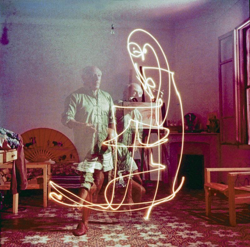 Pablo Picasso Long Exposure Light Painting
