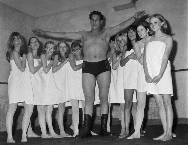 21 André The Giant Photos That Make The World Look Unbelievably Tiny 3862