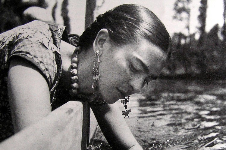 33 Enthralling Frida Kahlo Photos Of The 20th Centurys Most Accomplished Female Artist 8940