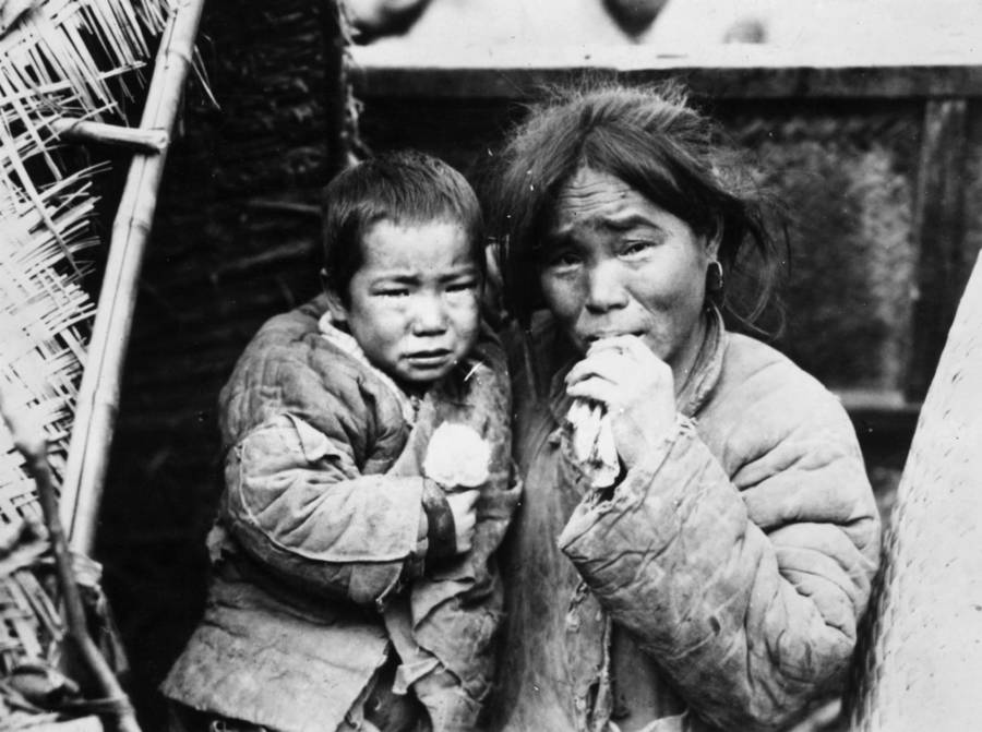 China Mother And Child Refugees