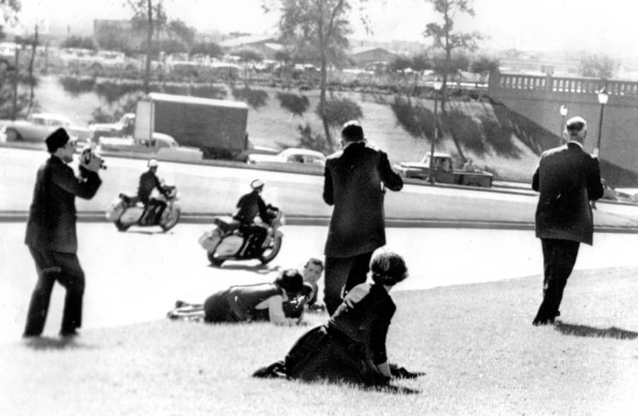 39 Rarely Seen Kennedy Assassination Photos That Capture The Tragedy Of ...