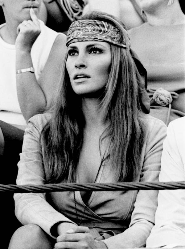 27 Raquel Welch Pictures Of The Sex Symbol Who Broke The Mold 