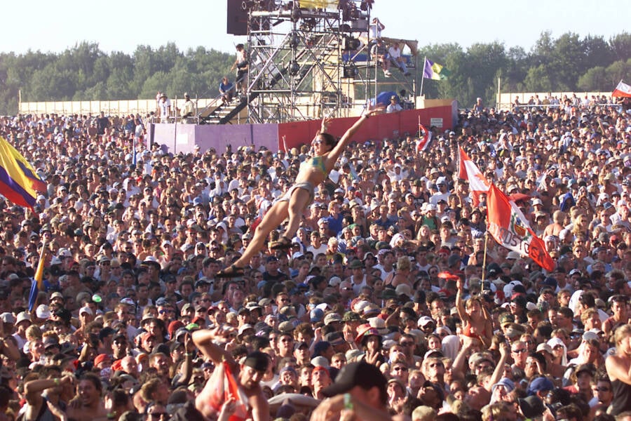 Woodstock 99 Photos That Reveal The Festival S Unbridled Mayhem