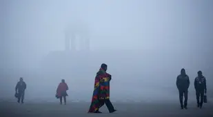 Commuters Walking In Delhi Pollution