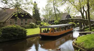Beautiful Towns Giethoorn Boat