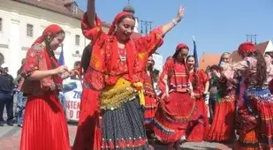 Gypsies Dancing