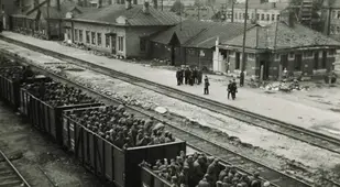 German military transporting Soviet prisoners of war
