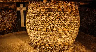 Skull and bone structure in the Paris Catacombs