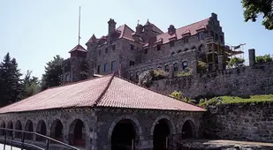 Singer Castle Dock