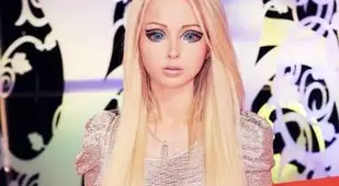 Human Barbie With Her Tiny Waist Obsession: Swedish Model Trims