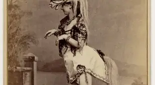 Burlesque Dancer Eliza Blasina