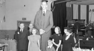 Robert Pershing Wadlow Photo