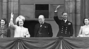 Royal Family And Churchill On A Balcony