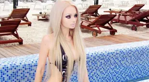 Valeria By The Pool