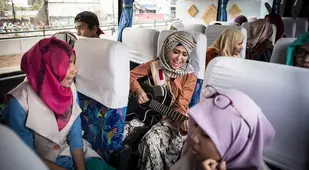 Miss muslimah guitar