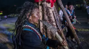 Holding Blade To Teeth