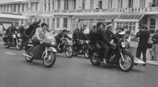 Rockers Racing With Mod
