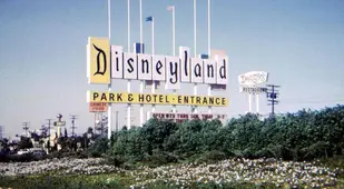 Disneyland Entrance Sign