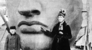 Statue Of Liberty Head Weird