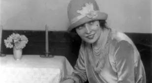 Flapper With Secret Flask