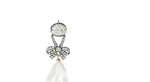 Marie Antoinette Pendant