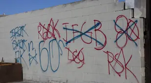 Gang Grafitti Blue And Red