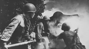 Soldiers Load Up Artillery