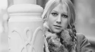Helen Mirren Fur Stole