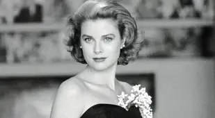 Grace Kelly With Flowers In Her Dress