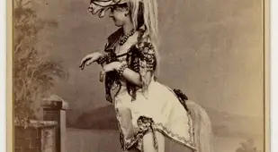 Burlesque Dancer Eliza Blasina