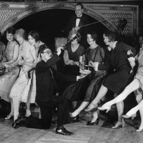 Go Inside The Glamour And Grit Of 1920s New York City With These 44 Photographs