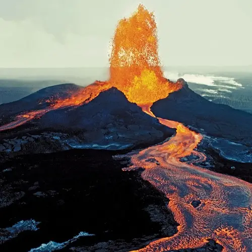 The World's Coolest Pictures Of Volcano Eruptions