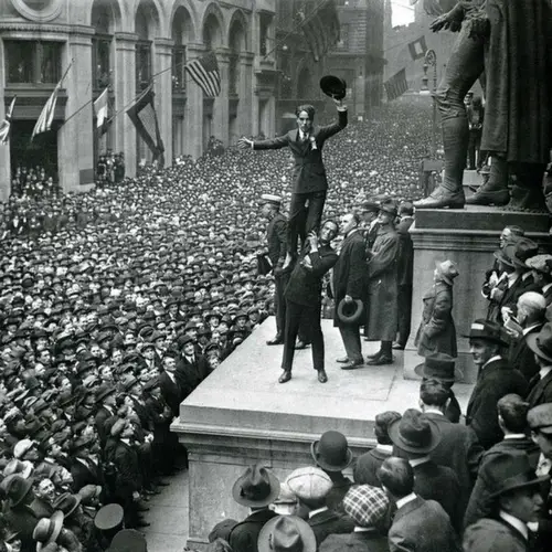 Bombs, Fat Cats, And Charlie Chaplin: Here's What Wall Street Looked Like In The Early 20th Century