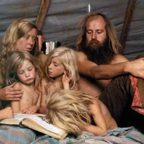 Society's Dropouts: 31 Eye-Opening Photos Of America's 1970s Hippie Communes
