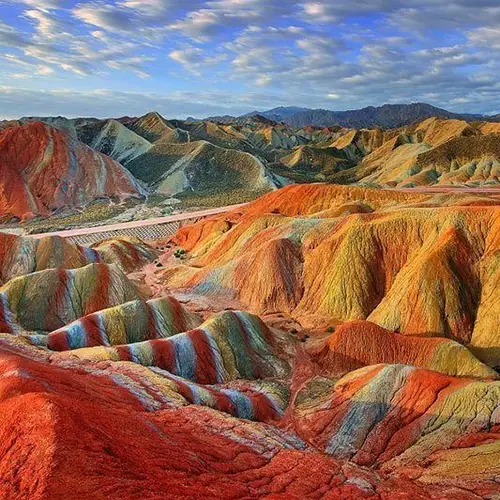 You're Not On Drugs: China's Super-Saturated And Rainbow Mountains Are Real