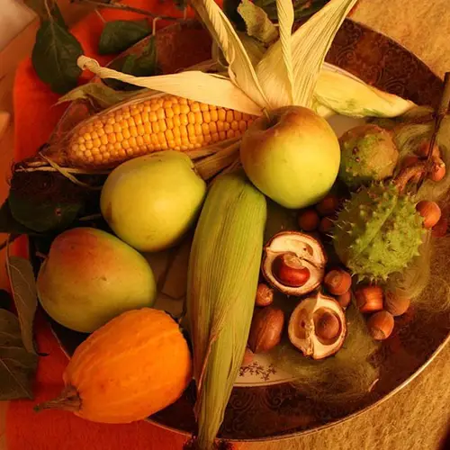 Moon Cakes, Graveyards & Cranberry Sauce: How The Rest Of The World Celebrates Thanksgiving