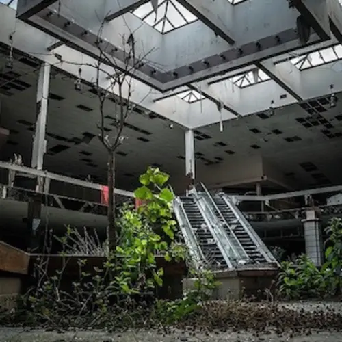 These Photographs Of Abandoned Locations Give You A Glimpse Into A Post-Apocalyptic World
