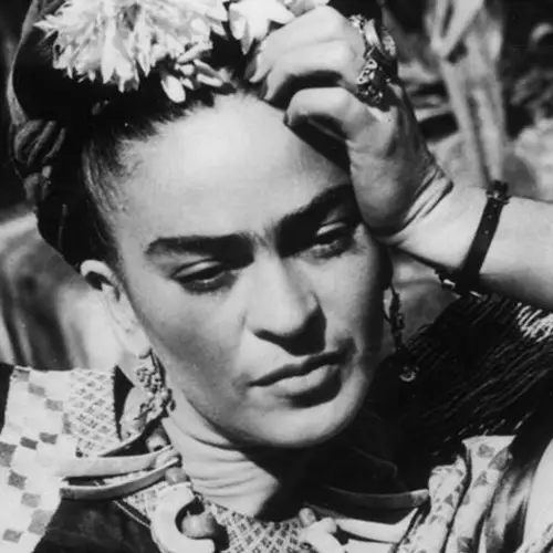 52 Photos Of The Enthralling Life Of Frida Kahlo