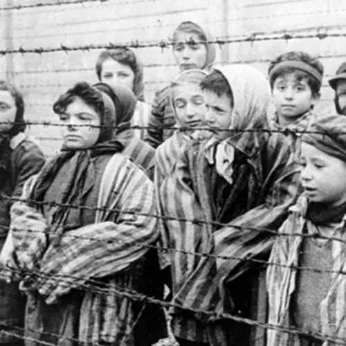 Holocaust Photos That Reveal Heartbreaking Tragedy Only Hinted At In The History Books